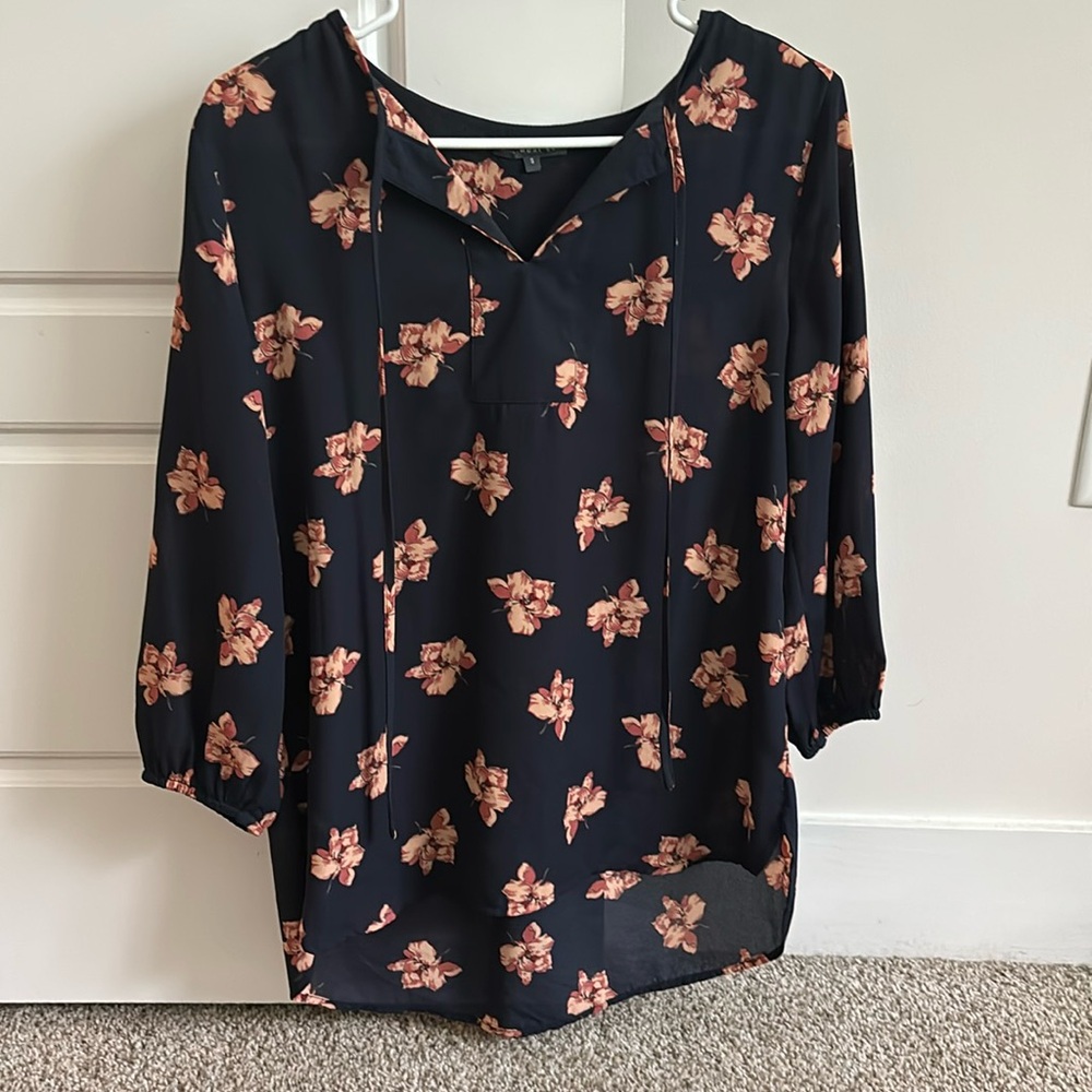 Women’s small 3/4 sleeve blouse, color navy with floral design
